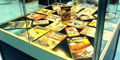 VITRINA DE EXPOSICION DE COMICS