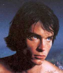 Tom Welling como Clark Kent